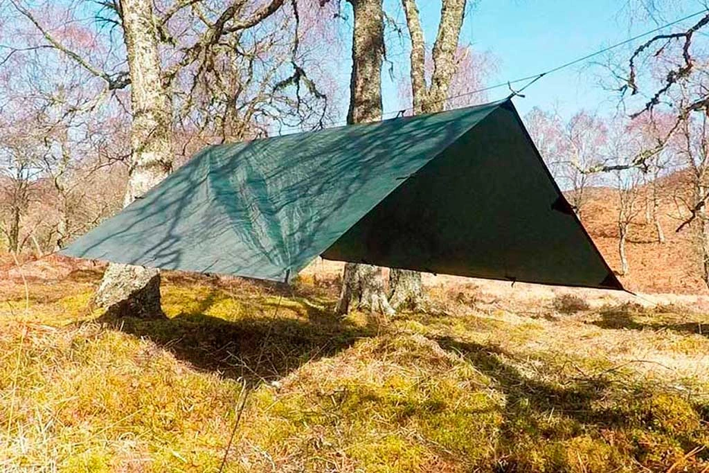 Análisis y text de uso del tarp DD Hammock 3x3 para vivac de supervivencia y bushcraft