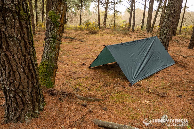 refugio-con-tarp-en-forma-de-A Refugio clásico con lona en forma de A
