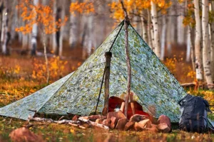 Análisis y comparativa de los mejores tarps multicam de camuflaje militar para supervivencia y bushcraft